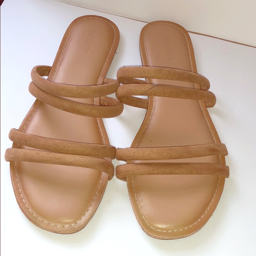 Old Navy strappy slip on sandals - size 9